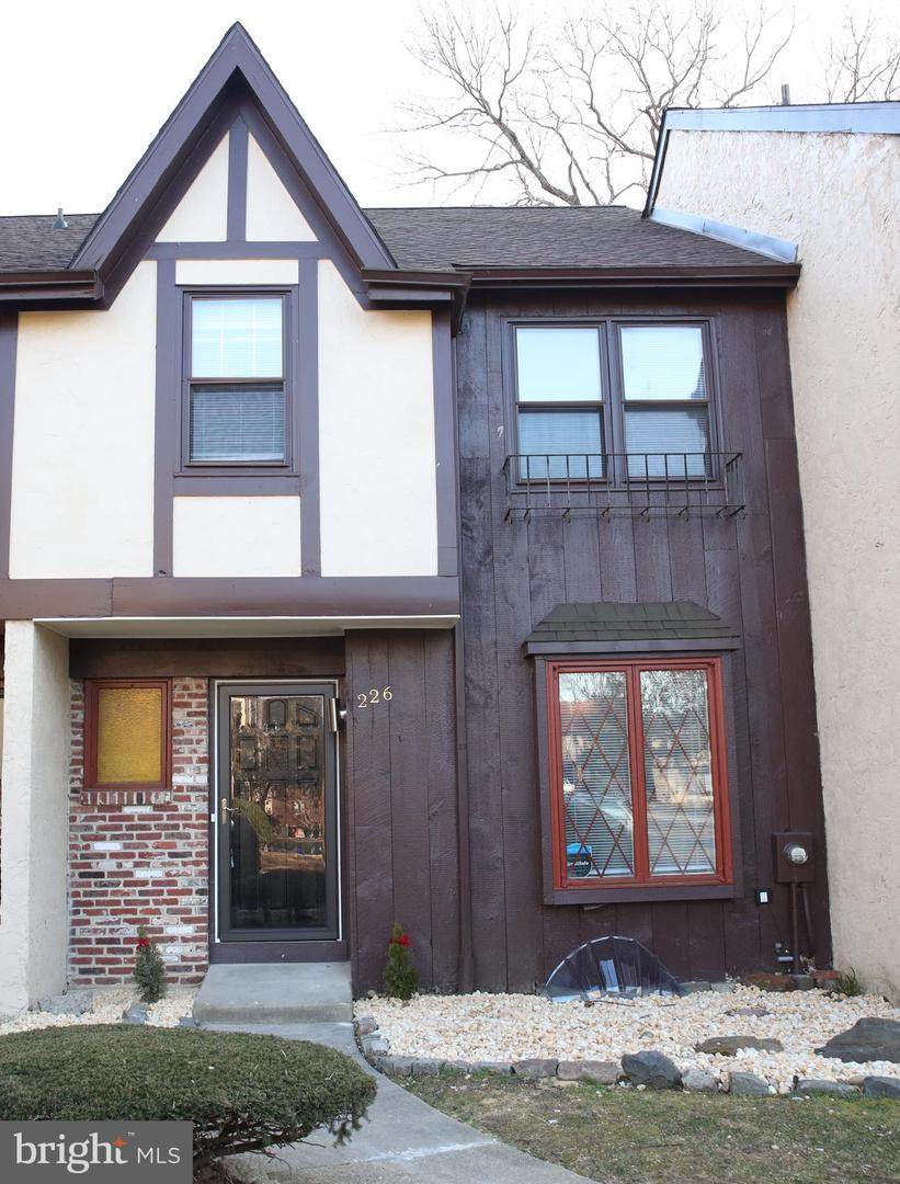 226 Keats Court - Photo 1