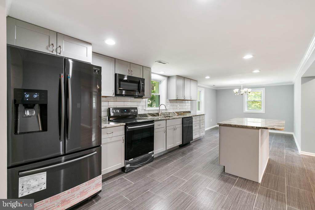 1801 Maple Lane - Photo 1