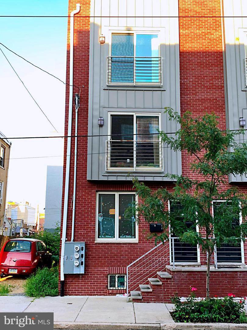 605 12TH Street - Photo 1