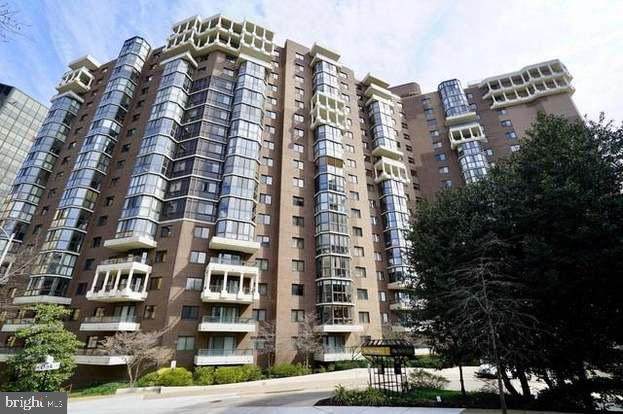 1600 Oak Street - Photo 1