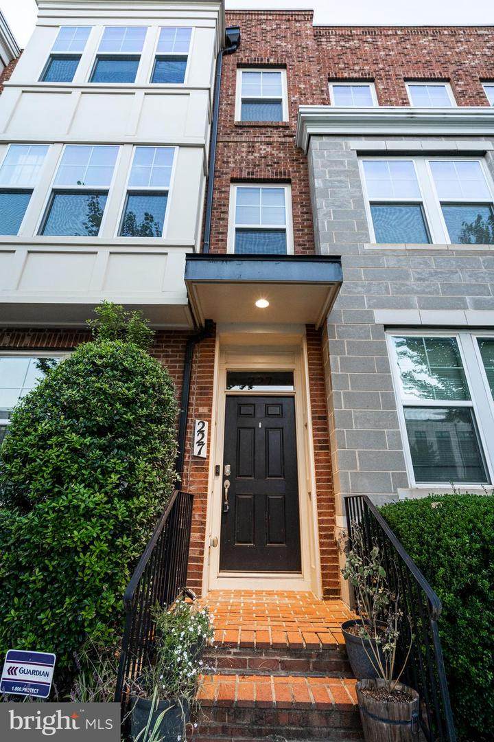 227 Decoverly Drive - Photo 1