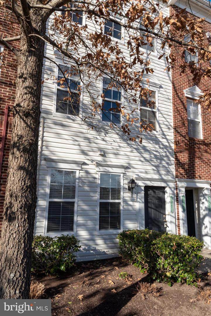 42425 Goldenseal Square - Photo 1