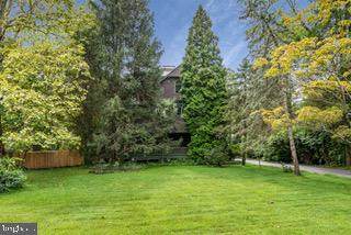 548 Montgomery Avenue - Photo 1