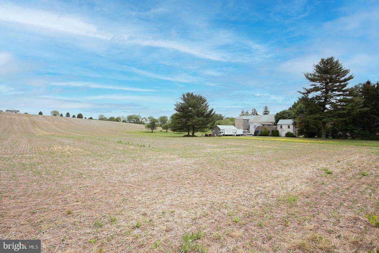424 Niantic Road - Photo 1