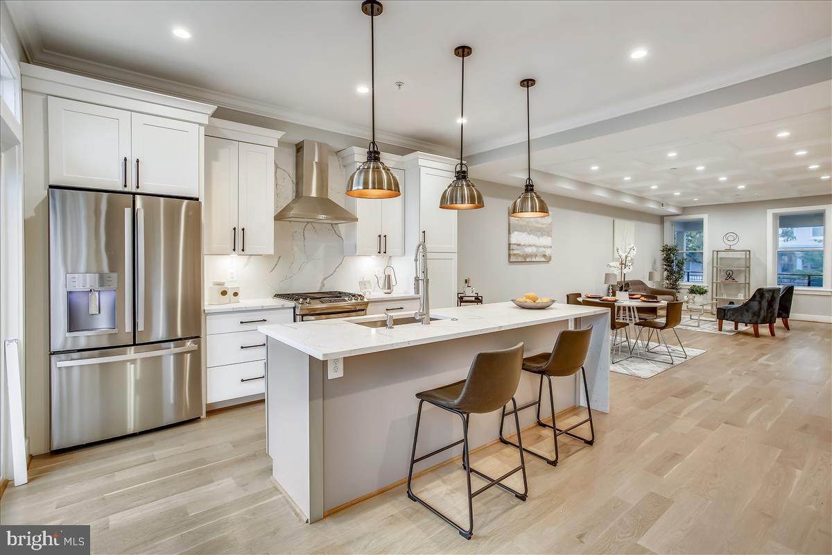 321 15TH Street - Photo 1