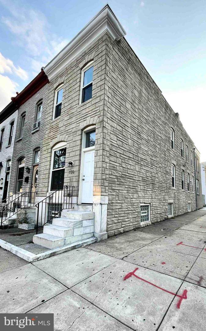 156 Kenwood Avenue - Photo 1