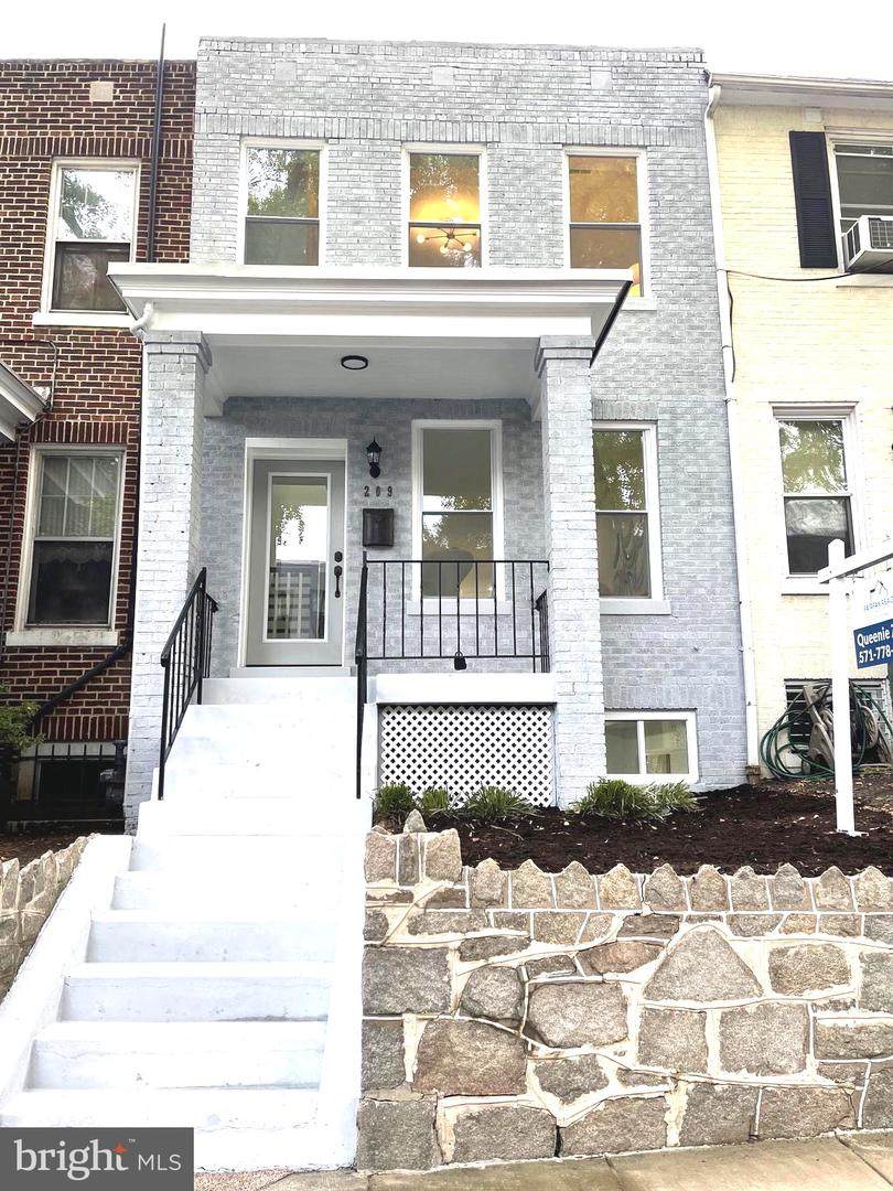 209 Cromwell Terrace - Photo 1