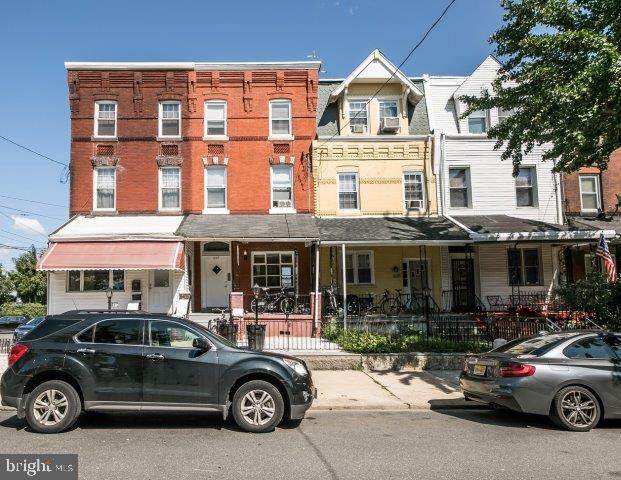 637 32ND Street - Photo 1