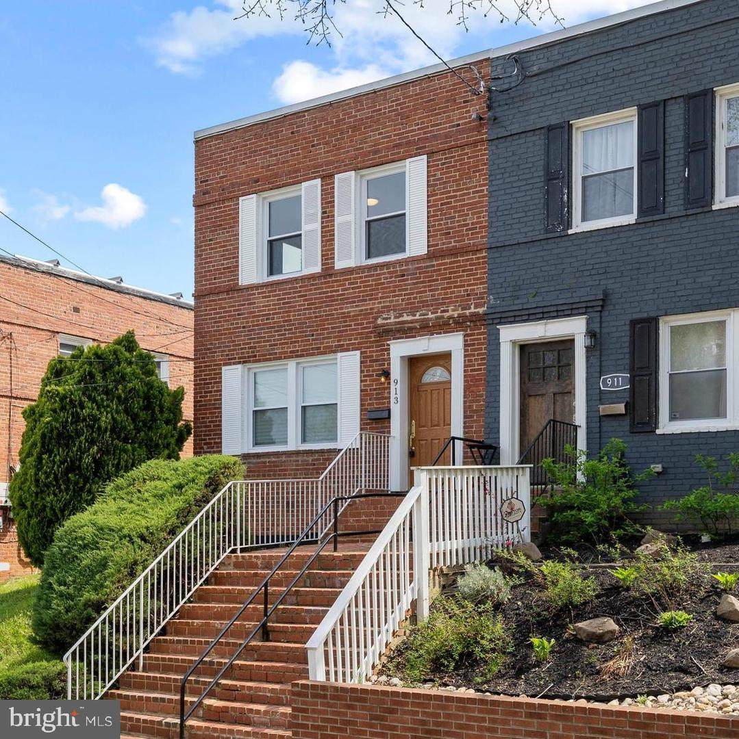 913 47TH Street - Photo 1