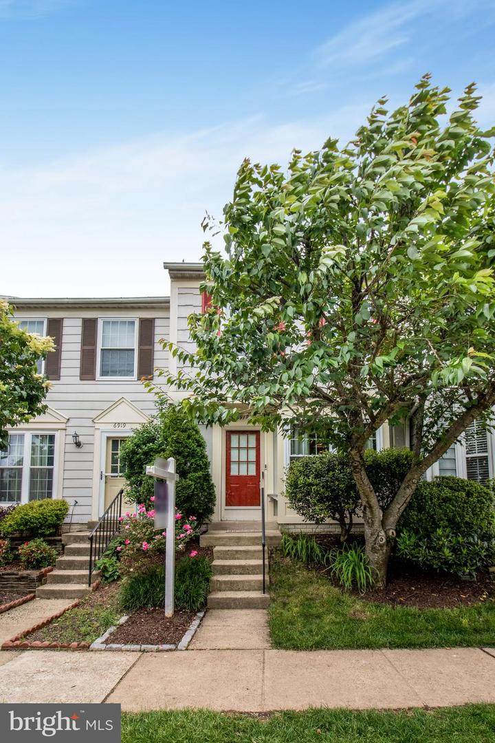 6917 Chiswick Lane - Photo 1