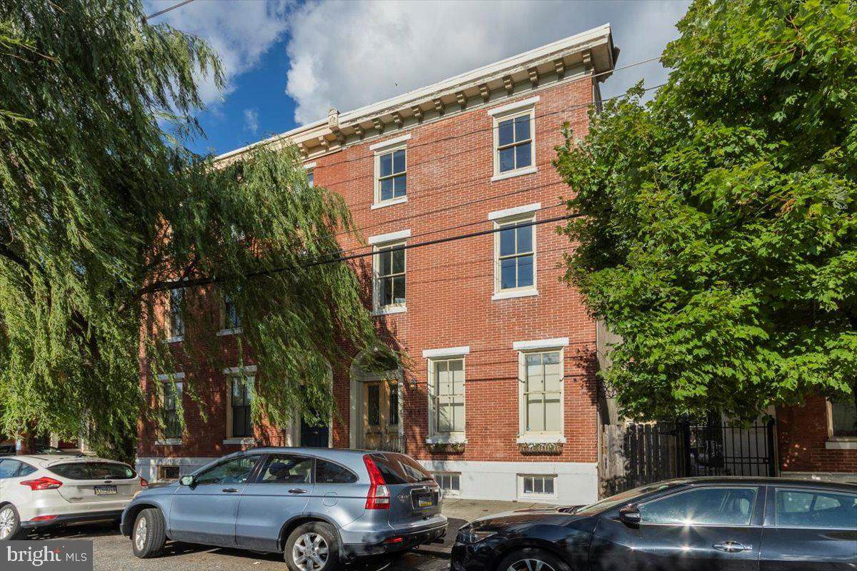 613 18TH Street - Photo 1