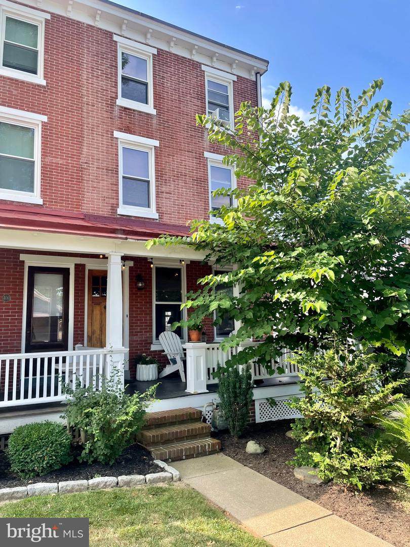 402 Barnard Street - Photo 1