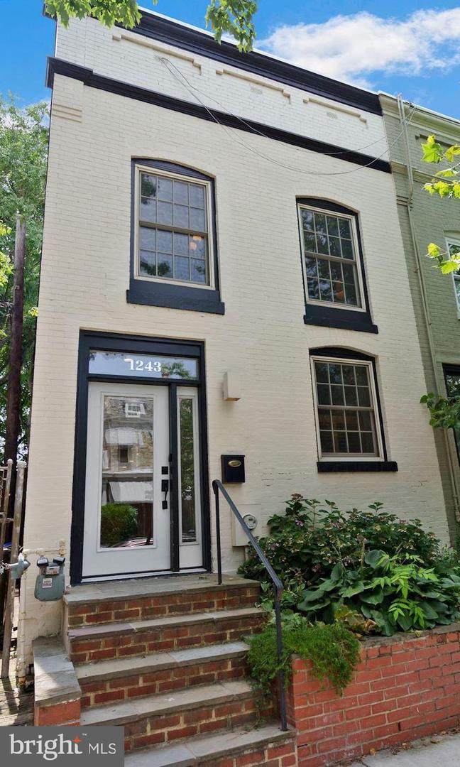 1243 D Street - Photo 1