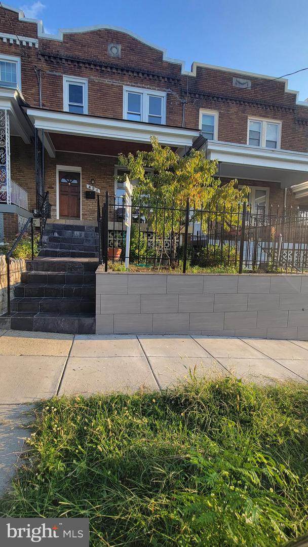 424 Buchanan Street - Photo 1