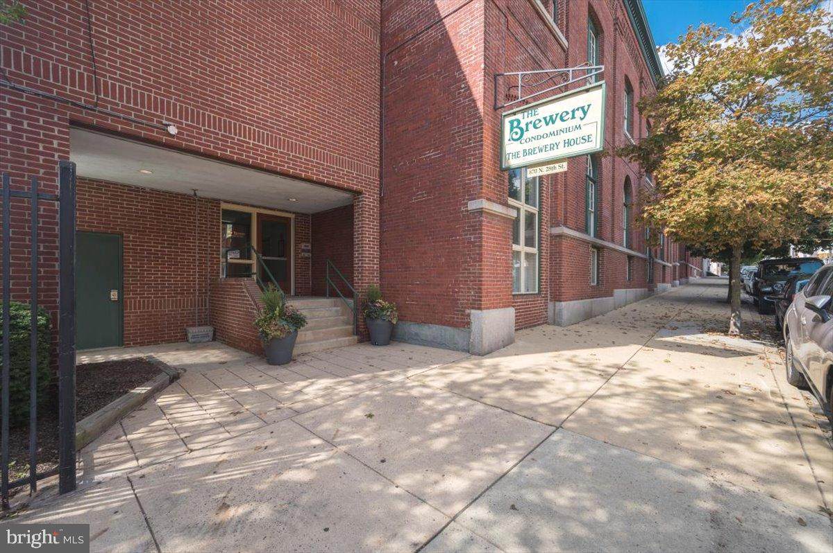870 28TH Street - Photo 1