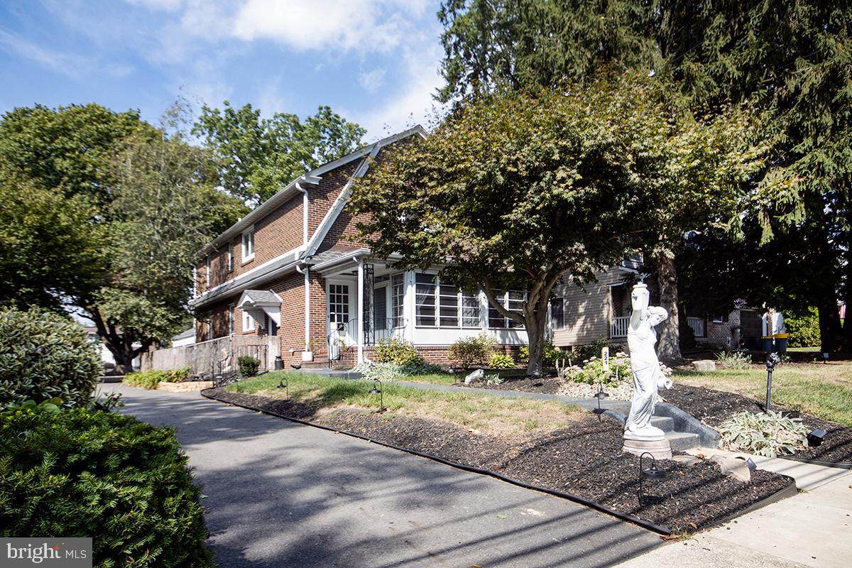 221 Kings Highway - Photo 1