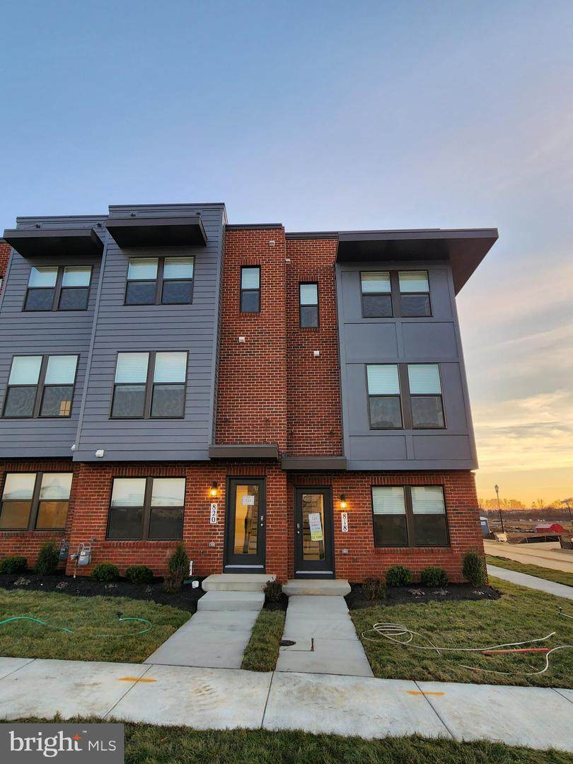 824 Bond Street - Photo 1