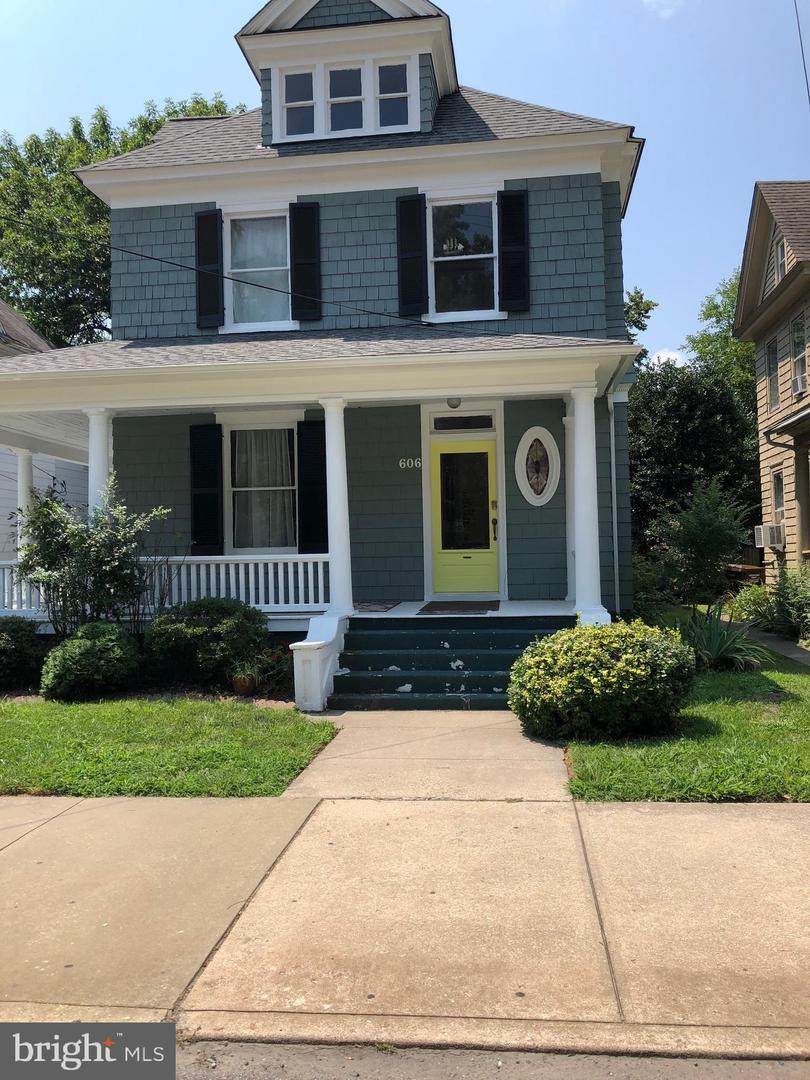 606 Locust Street - Photo 1