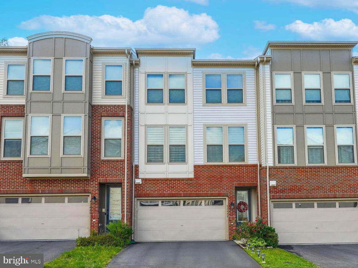 42488 Dogwood Glen Square - Photo 1