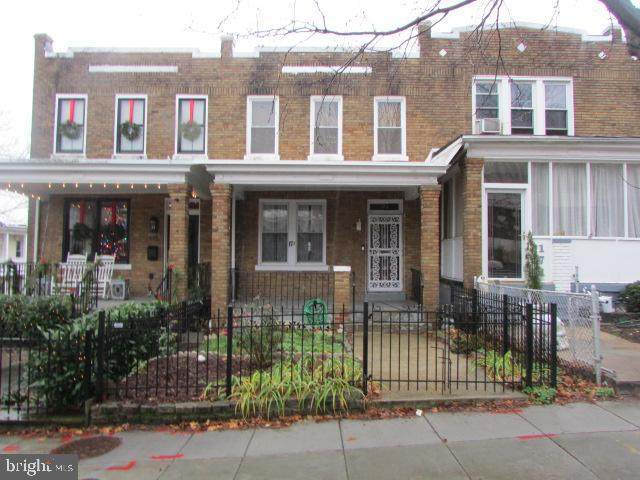 173 Todd Place - Photo 1