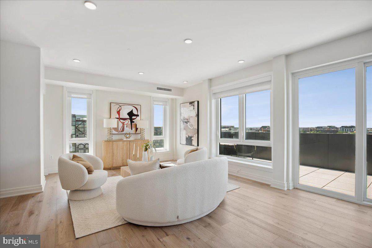 923 V Street - Photo 1