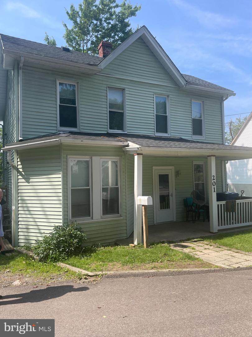 201 Bowery Street - Photo 1