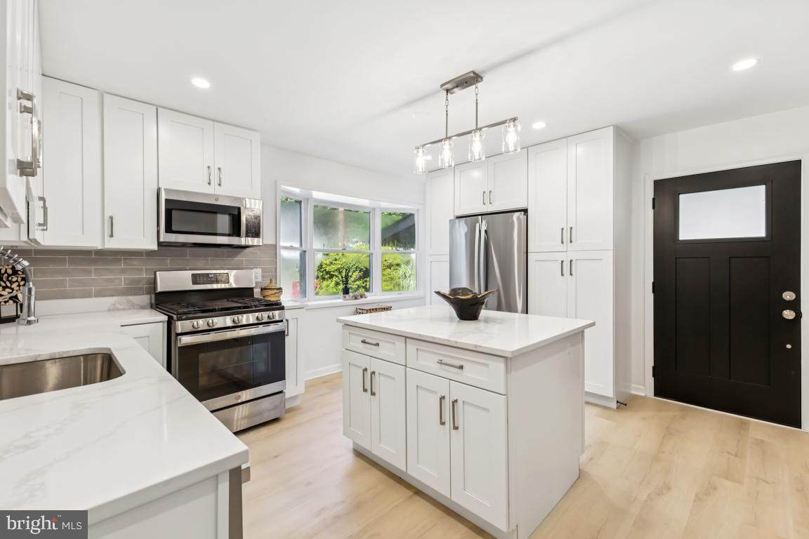 1622 Farragut Avenue - Photo 1