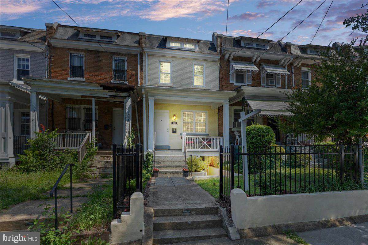 441 Delafield Place - Photo 1