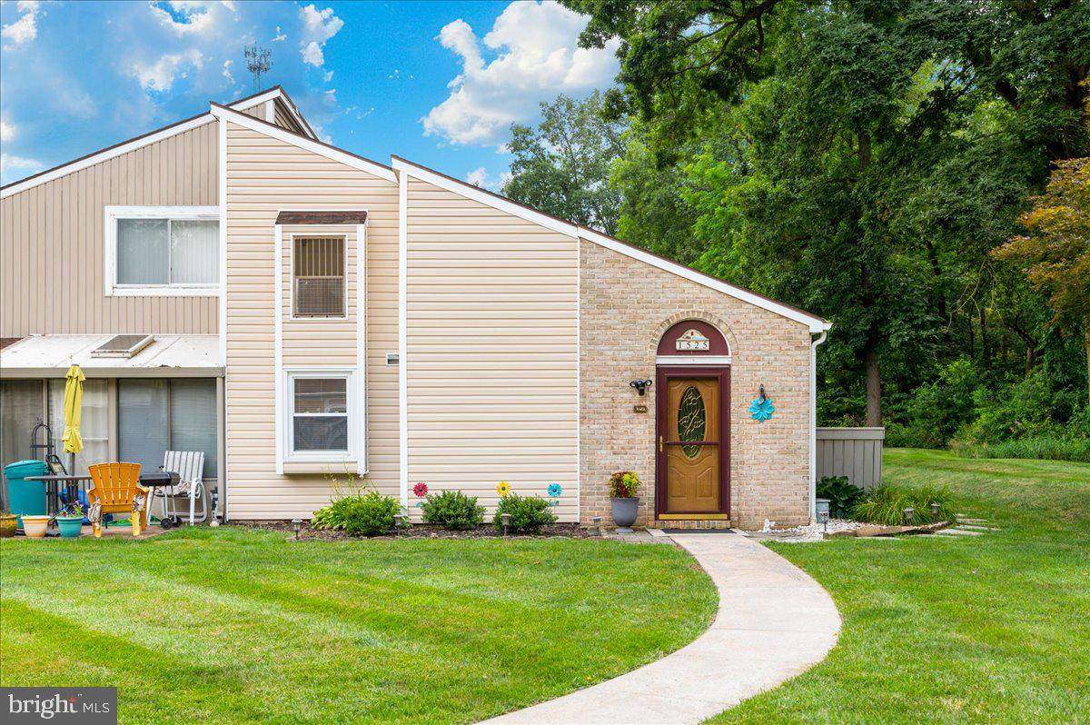 1525 Kensington Drive - Photo 1
