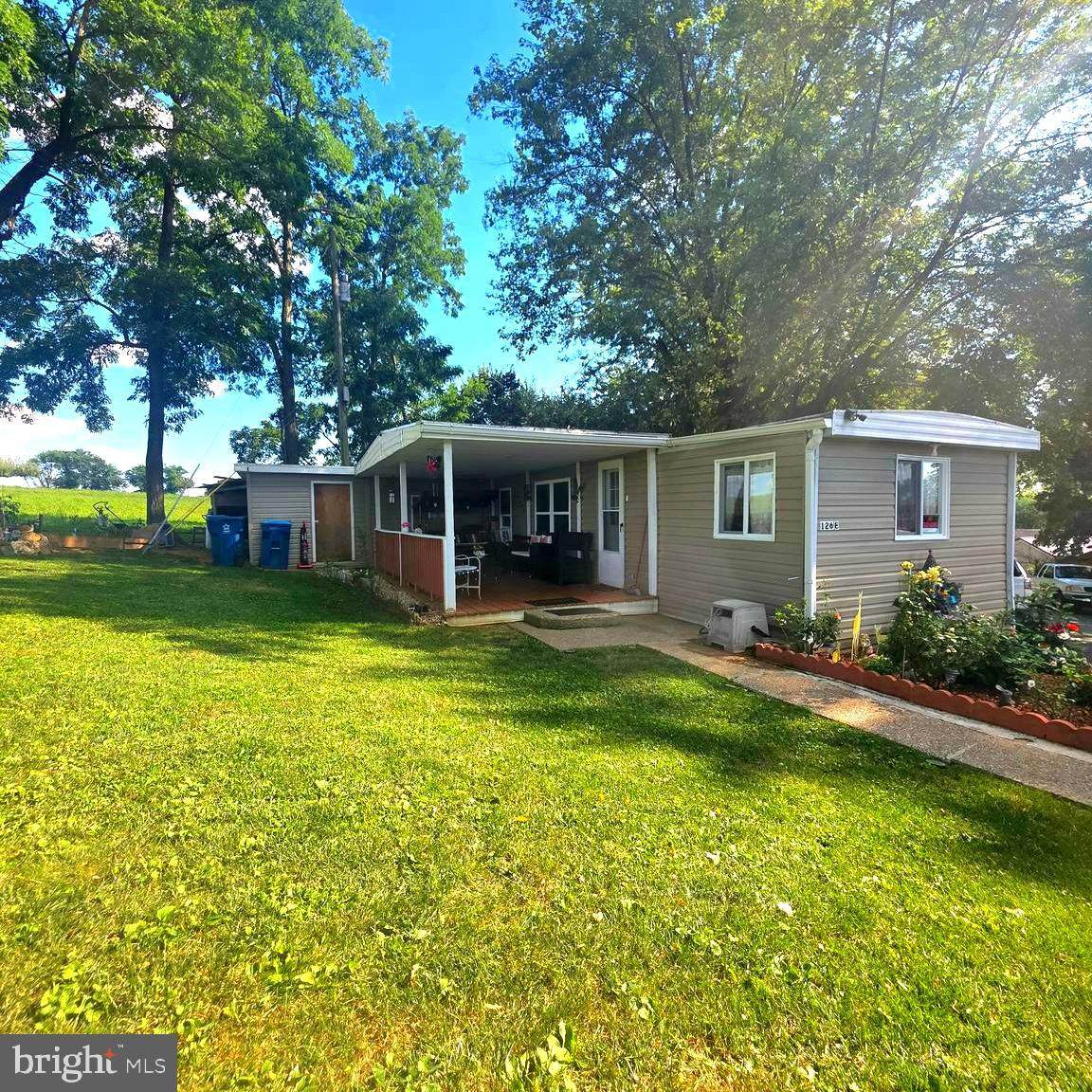 126 E Lane - Photo 1