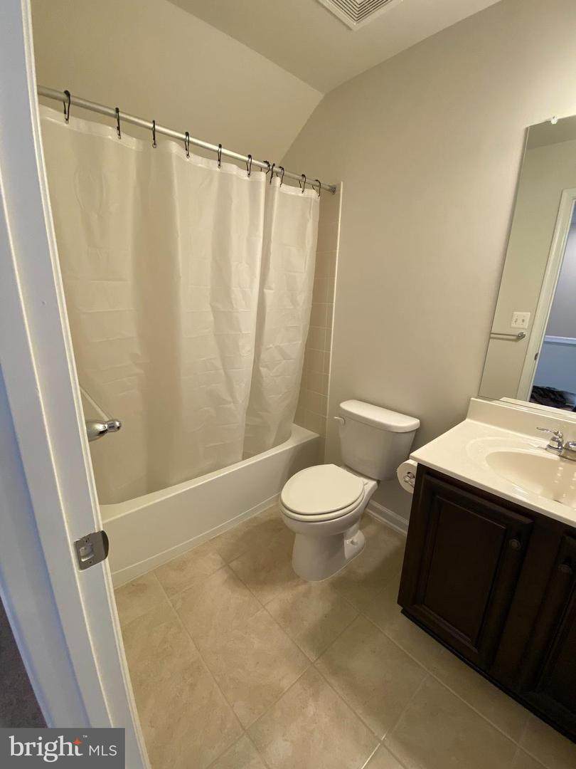 https://bt-photos.global.ssl.fastly.net/brightmls/orig_boomver_3_804148559604-2.jpg