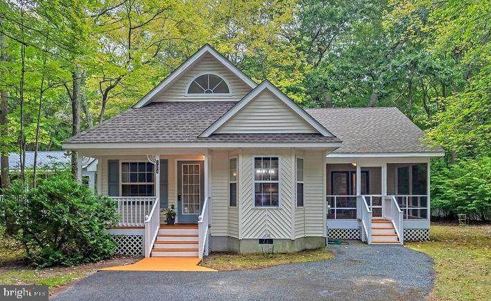 124 Camelot Circle - Photo 1