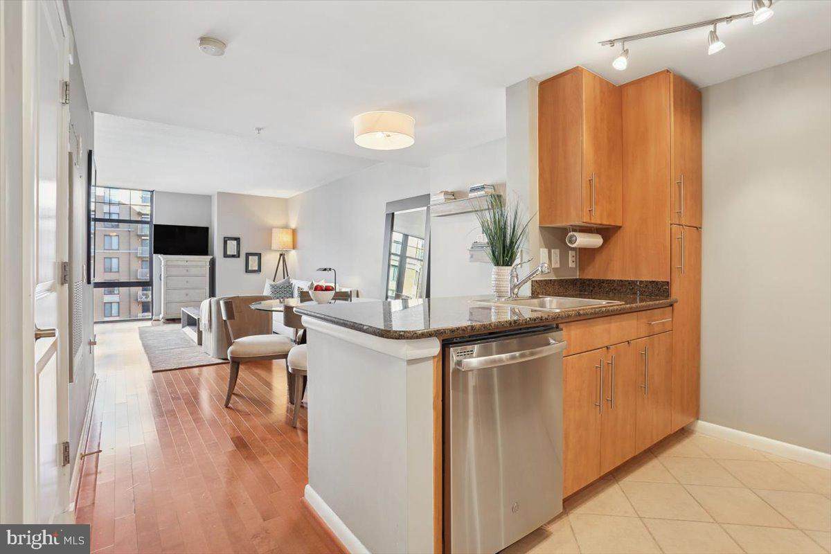 1021 Garfield Street - Photo 1