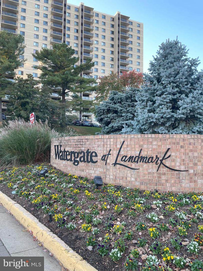 203 Yoakum Parkway - Photo 1