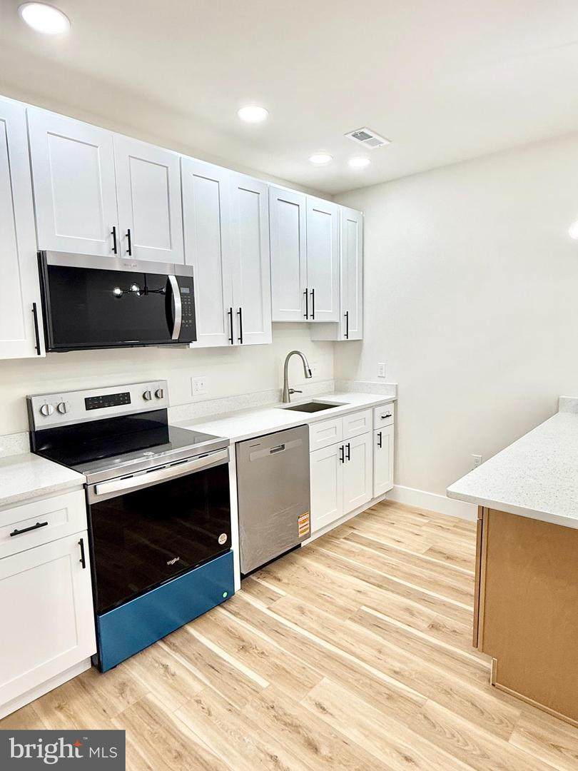 151 York Street - Photo 1