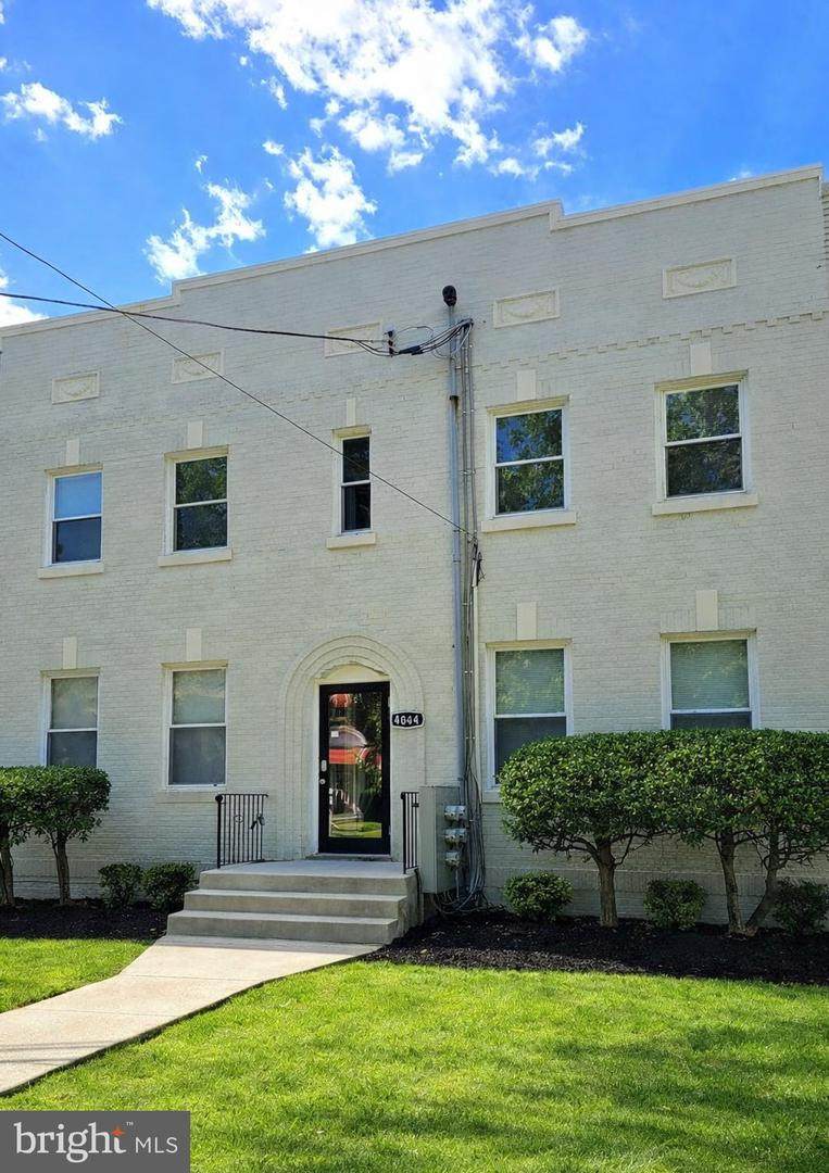 4044 7TH Street - Photo 1