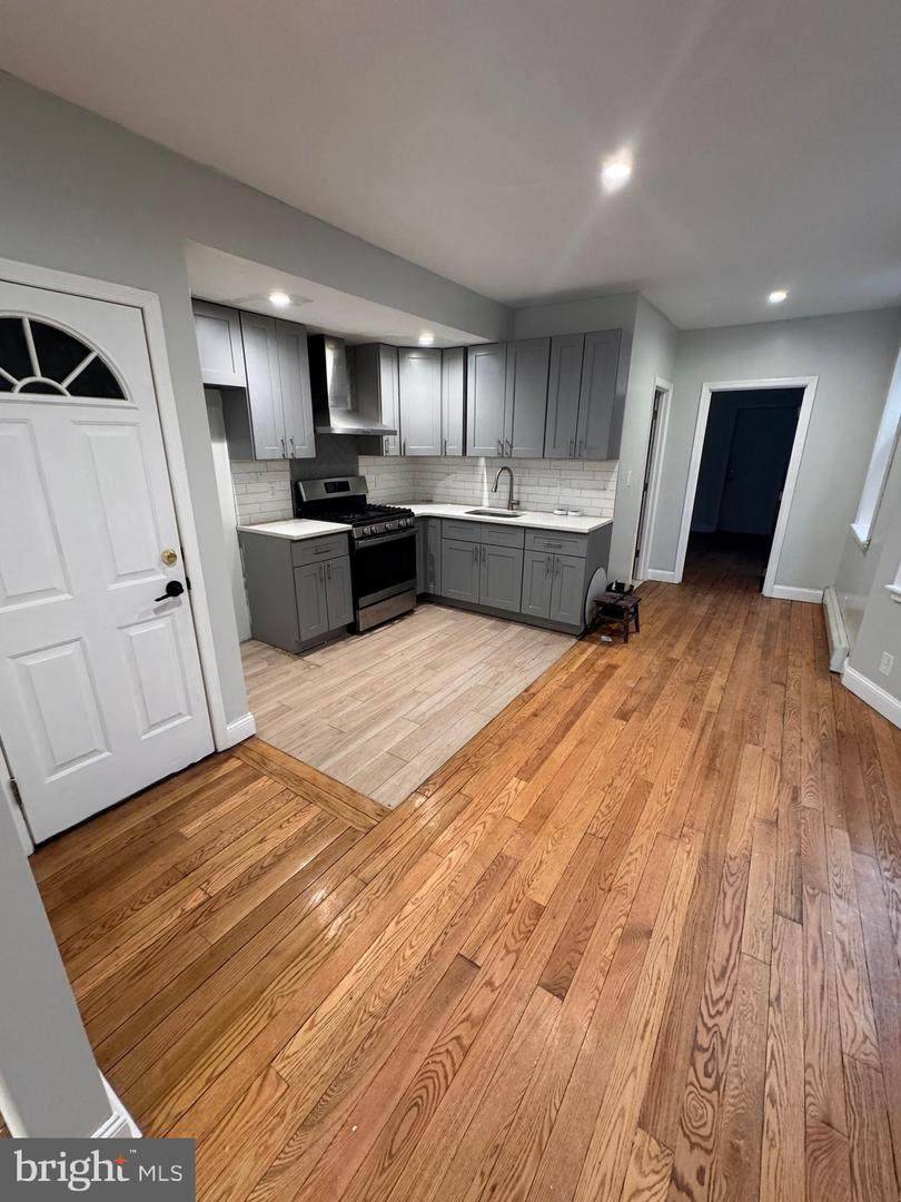 786 Stuyvesant Avenue - Photo 1