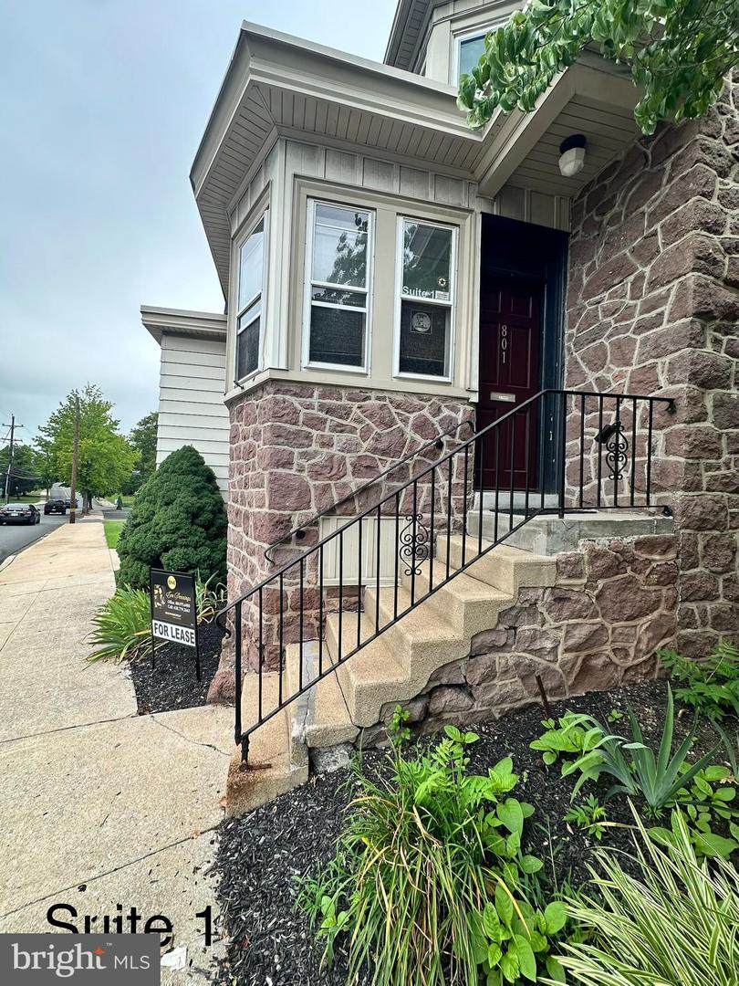 801 Charlotte Street - Photo 1