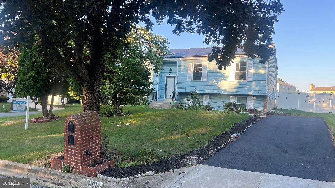 600 Castlewood Place - Photo 1