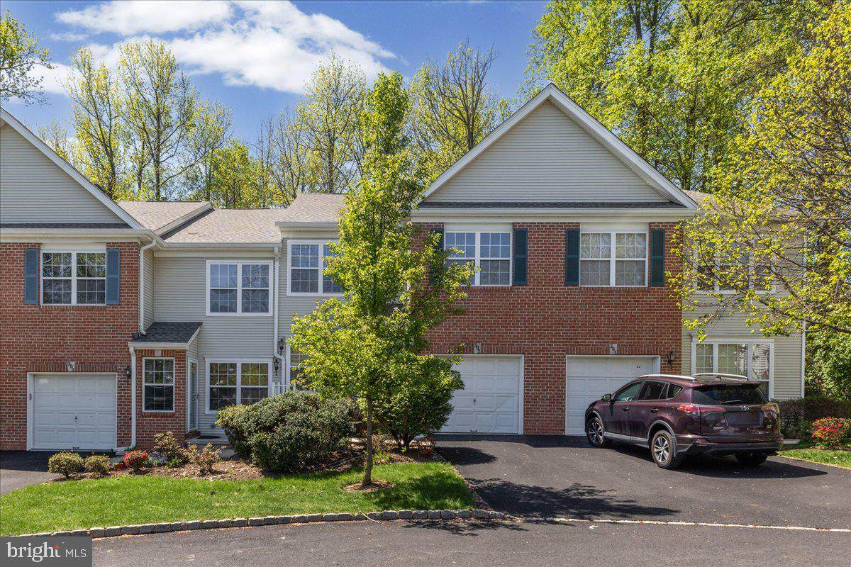302 Wellington Park Dr - Photo 1