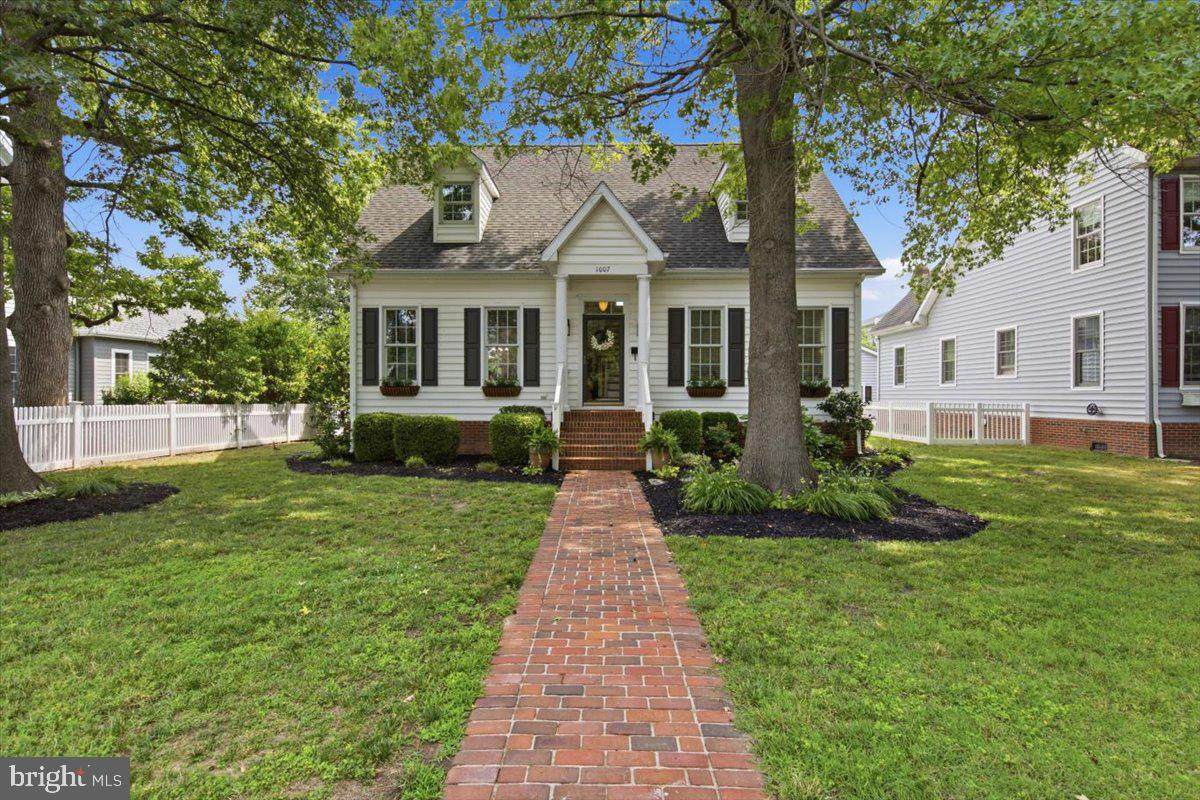 1007 Hambrooks Avenue - Photo 1