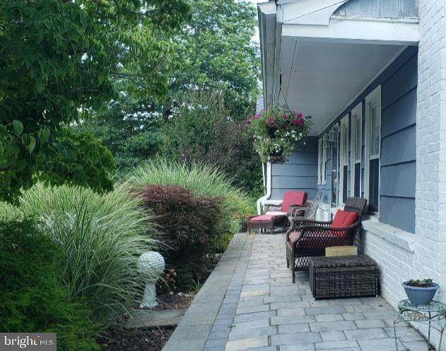 https://bt-photos.global.ssl.fastly.net/brightmls/orig_boomver_3_805142586430-2.jpg