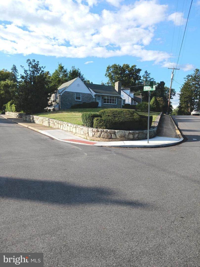 211 Wood Street - Photo 1