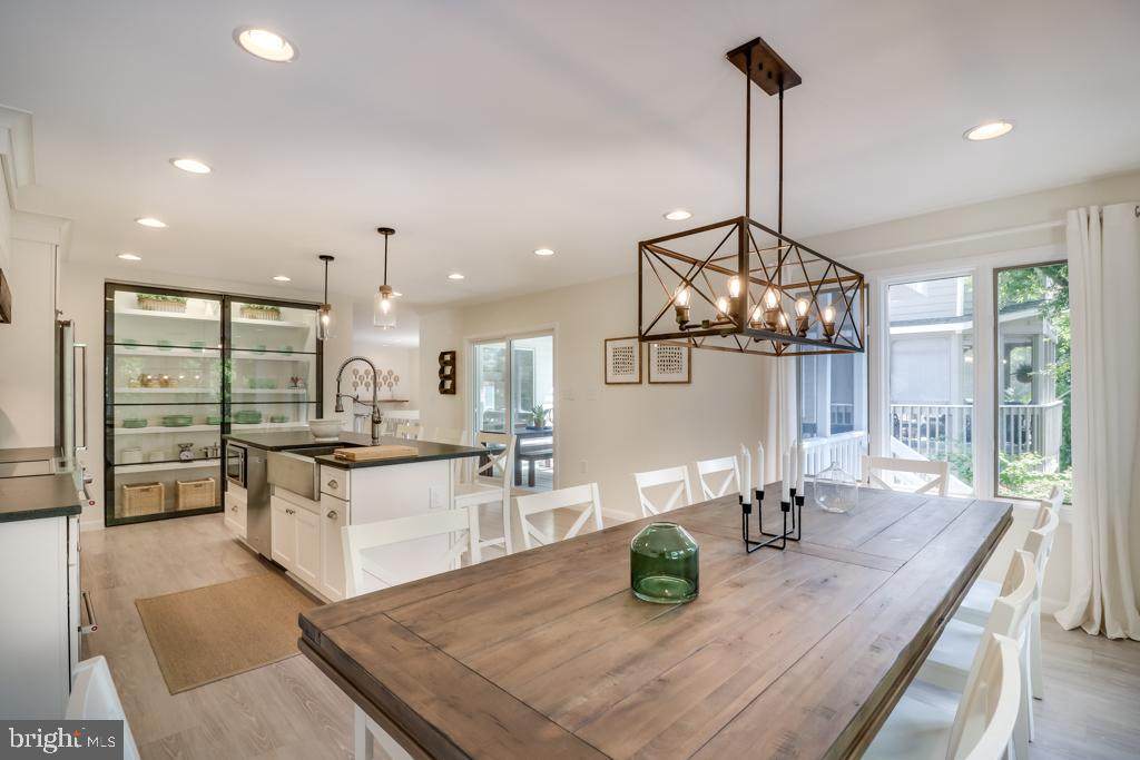 207 Wellington Parkway - Photo 1