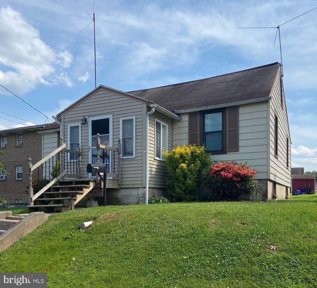 744 5TH Street - Photo 1