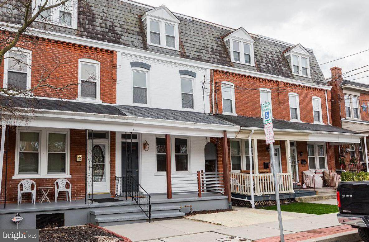 220 Jackson Street - Photo 1