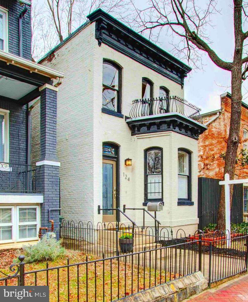 124 4TH Street - Photo 1