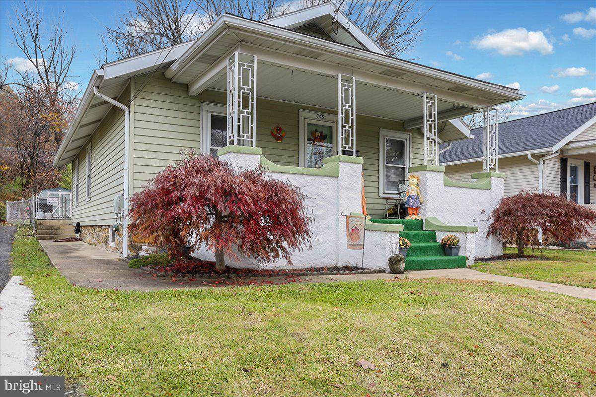 705 Charles Street - Photo 1