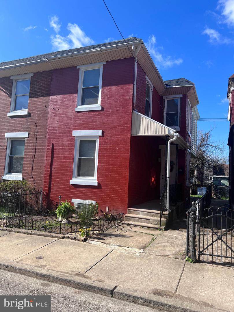 1360 Gillingham Street - Photo 1