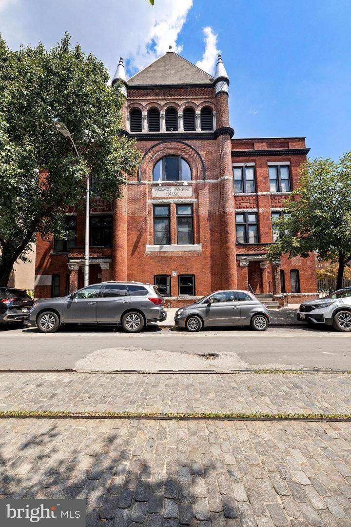 511 Bond Street - Photo 1